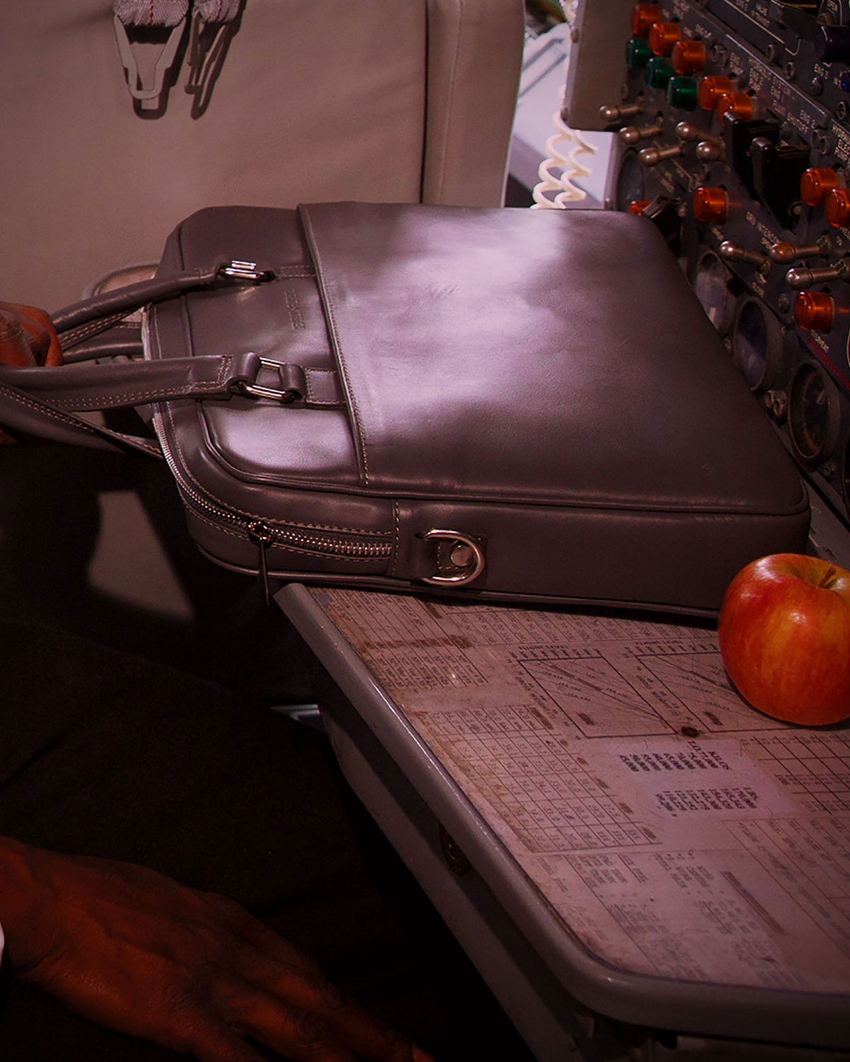 Glasgow Pebble Tan - 14" Leather Briefcase